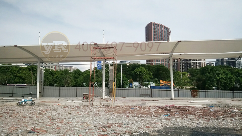 深圳充电桩膜结构车棚安装中