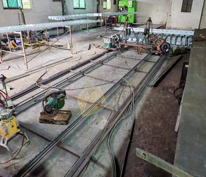 你知道车棚的主要建筑材料是什么吗？