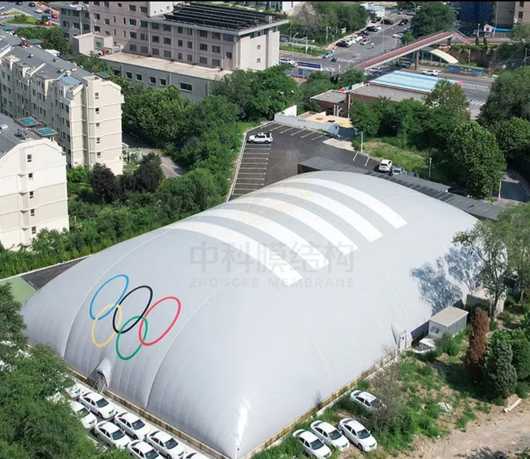 环保封闭充气膜大棚的建设成本高吗？